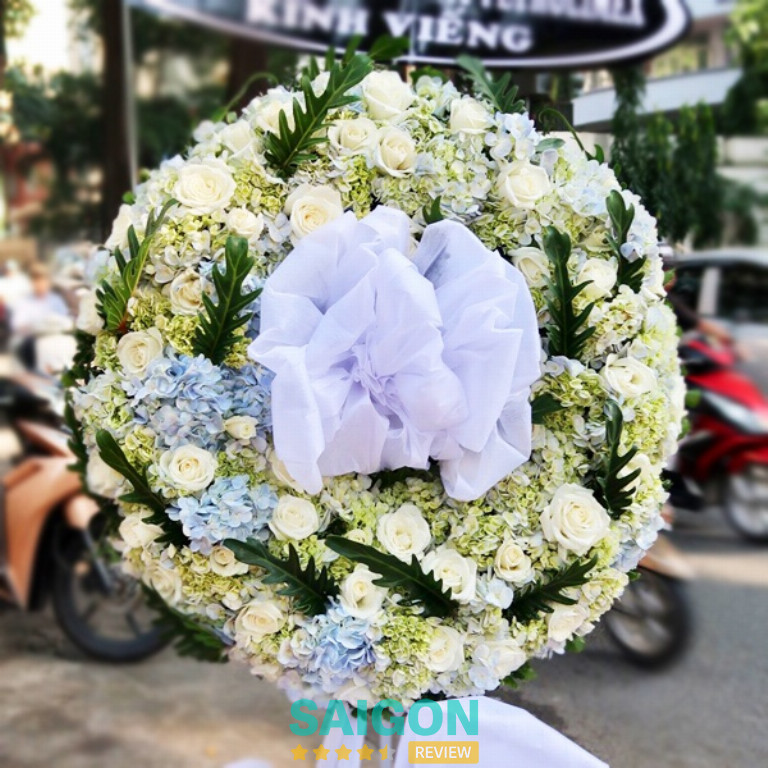 cửa hàng đặt vòng hoa tang lễ quận 10 mẫu đẹp