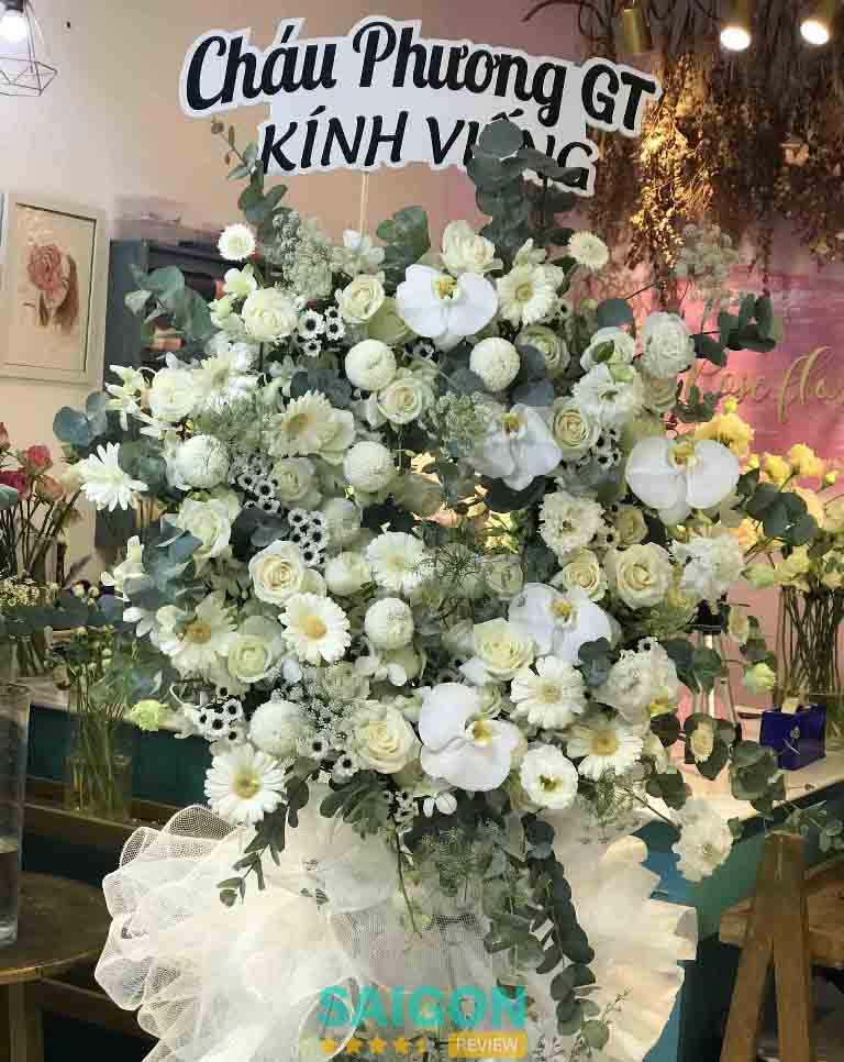 Shop hoa tươi CiTi là địa chỉ cung cấp vòng hoa tang lễ tại quận 8 chất lượng 