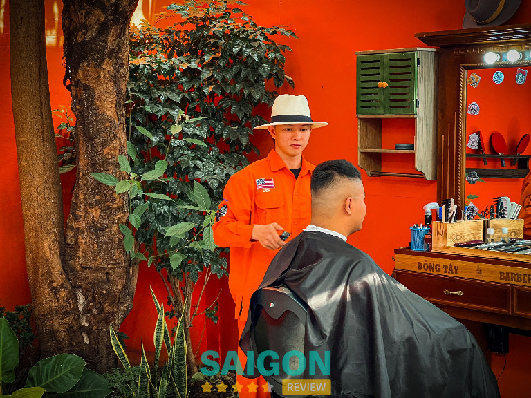 Đông Tây Barbershop