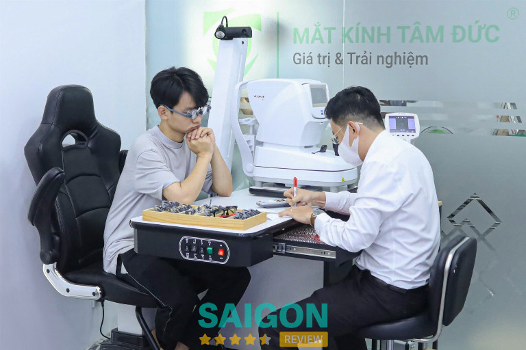 Mắt kính Tâm Đức