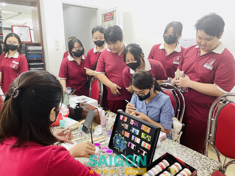 World Nail School