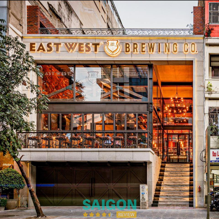 East West Brewing Co. ở Sài Gòn phục vụ bia thủ công