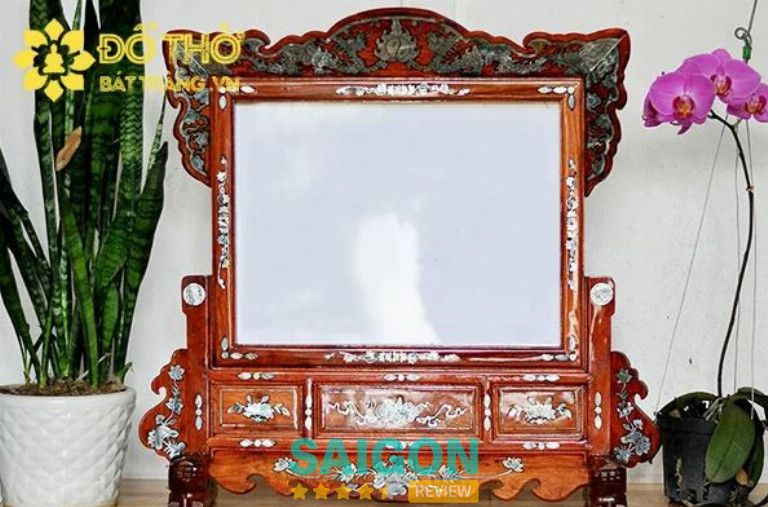 Khung ảnh thờ bằng gỗ tại Không Gian Gốm Bát Tràng 