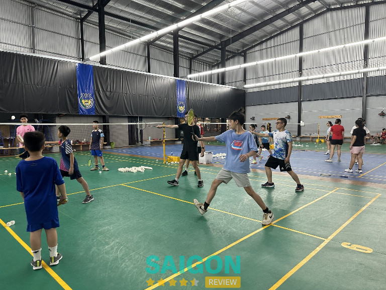 Lớp cầu lông tại V2 Badminton Thủ Đức 