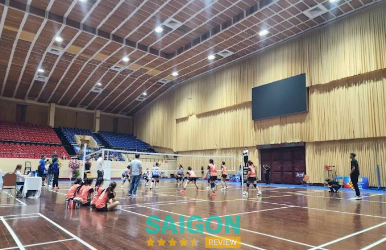 Lớp học bóng chuyền tại Trung tâm TDTT Quân khu 7