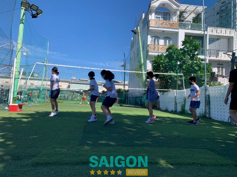 Tham gia lớp học bóng chuyền tại Sân Bóng Hoàng Kim