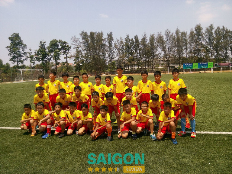 Trung tâm Bóng đá Hoàng Gia dạy đá bóng cho trẻ em