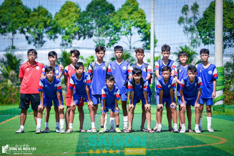 Trung Tâm Bóng Đá Ngọc Hùng đào tạo bóng đá cho nhiều lứa tuổi