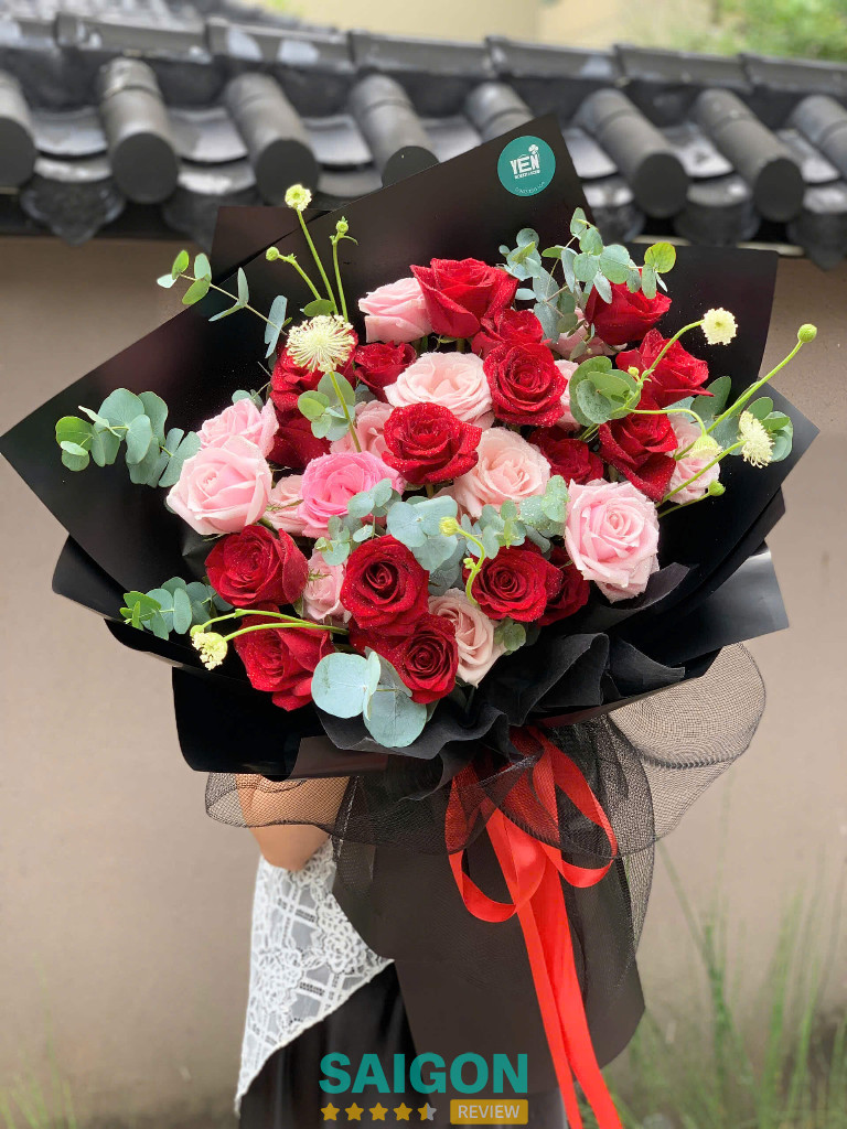 YenFlorist là shop làm bó hoa hồng tình yêu ở TPHCM