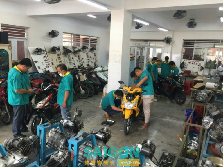 Trường Trung Cấp Nghề Quang Trung dạy sửa xe gắn máy