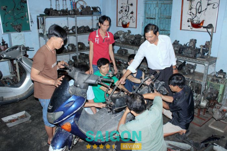 Trường Trung Cấp Kinh Tế - Kỹ Thuật là trung tâm dạy nghề sửa chữa xe máy tại TPHCM 