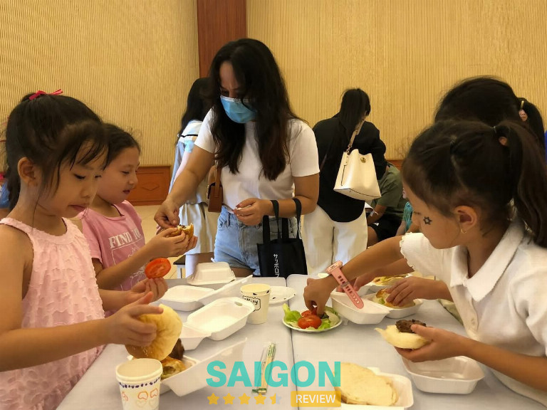 Khóa học nấu ăn cho trẻ em tại Nhà Văn Hóa Phụ Nữ 