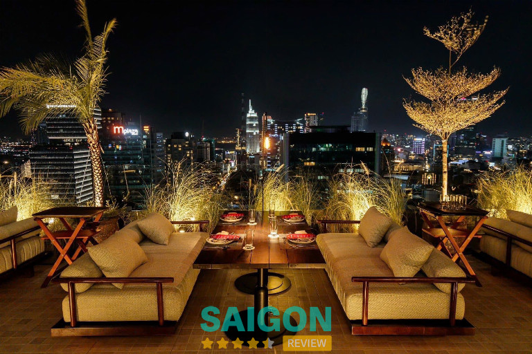 Shri Rooftop Bar & Nhà hàng