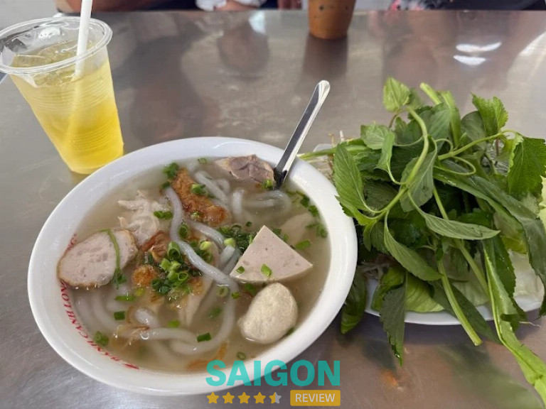 Bánh Canh Long Hương – Cổng Chào Thị Xã Bà Rịa