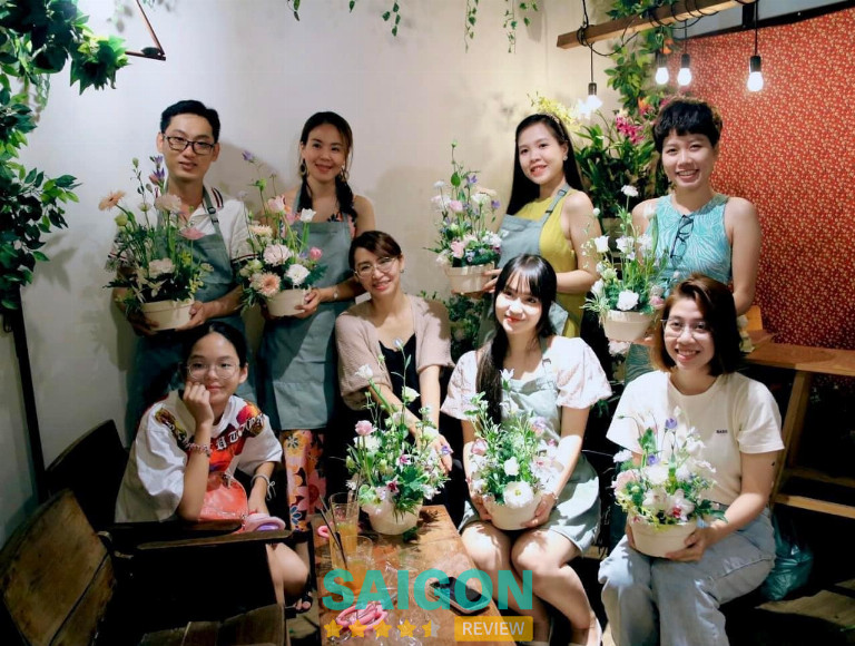 Tiệm cà phê Hiên Cúc Trắng – Tân Bình