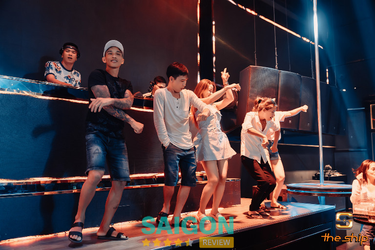 The Ship Club – 14A Hoàng Hoa Thám