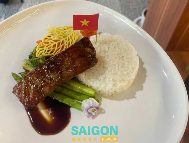 Bít Tết Và Sashimi – Vinhomes Grand Park