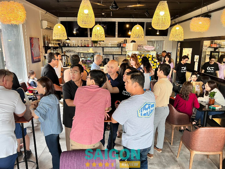 Quán cà phê nói tiếng Anh Master's Cup Coffee House