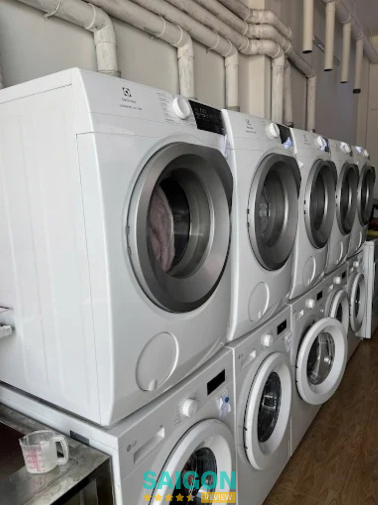 Tiệm giặt mẹ Finn - 691 Tạ Quang Bửu