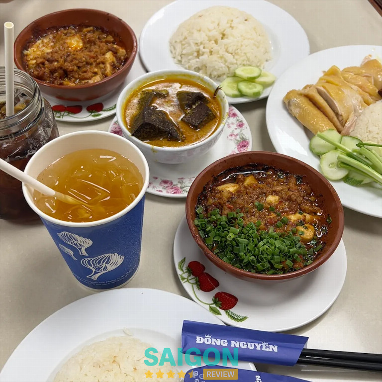 Cơm gà Đông Nguyên - Đa dạng món ăn đặc trưng của người Hoa tại khu vực quận 5.