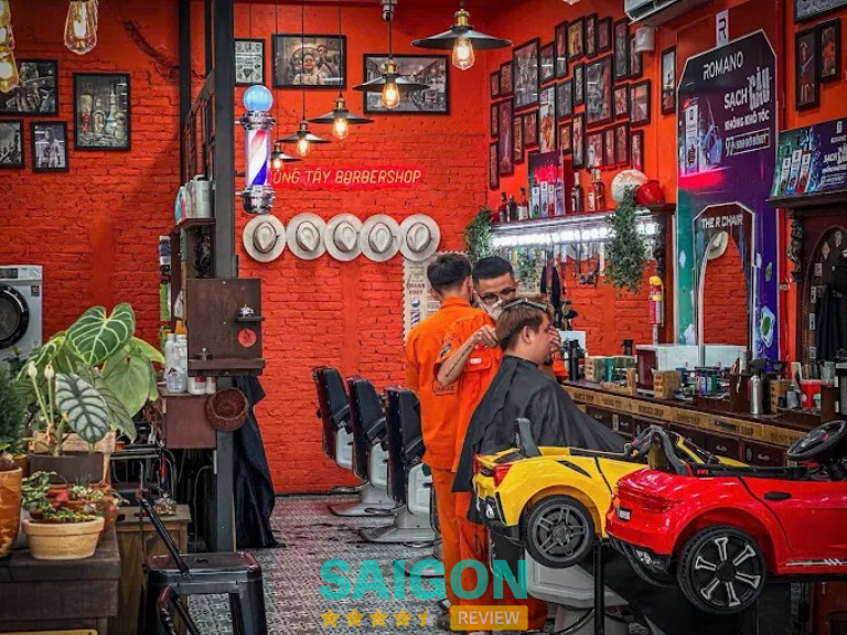 Đông Tây Barbershop - 108 Tạ Quang Bửu