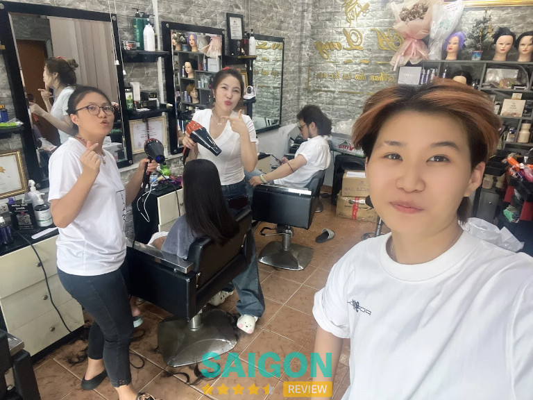 Salon tóc ALong Quận 8