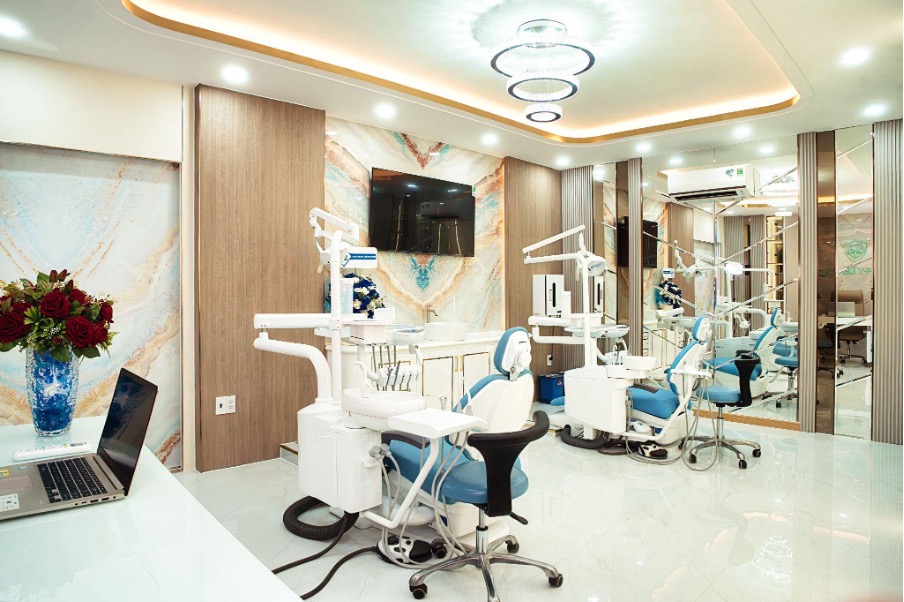 Thiết kế phòng khám nha khoa hiện đại bố trí nhiều ghế điều trị