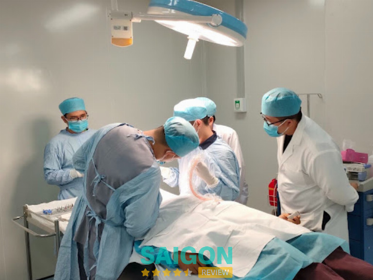 Thăm khám giúp bác sĩ đánh giá xương hàm và lựa chọn phương án trồng răng Implant