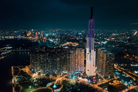 Sài Gòn hấp dẫn du khách bởi nhịp sống sôi động, sầm uất | Nguồn: Unsplash.com