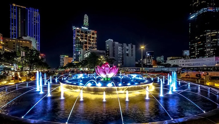 Phố đi bộ Nguyễn Huệ là địa điểm quen thuộc diễn ra các hoạt động đường phố, lễ hội âm nhạc đặc sắc